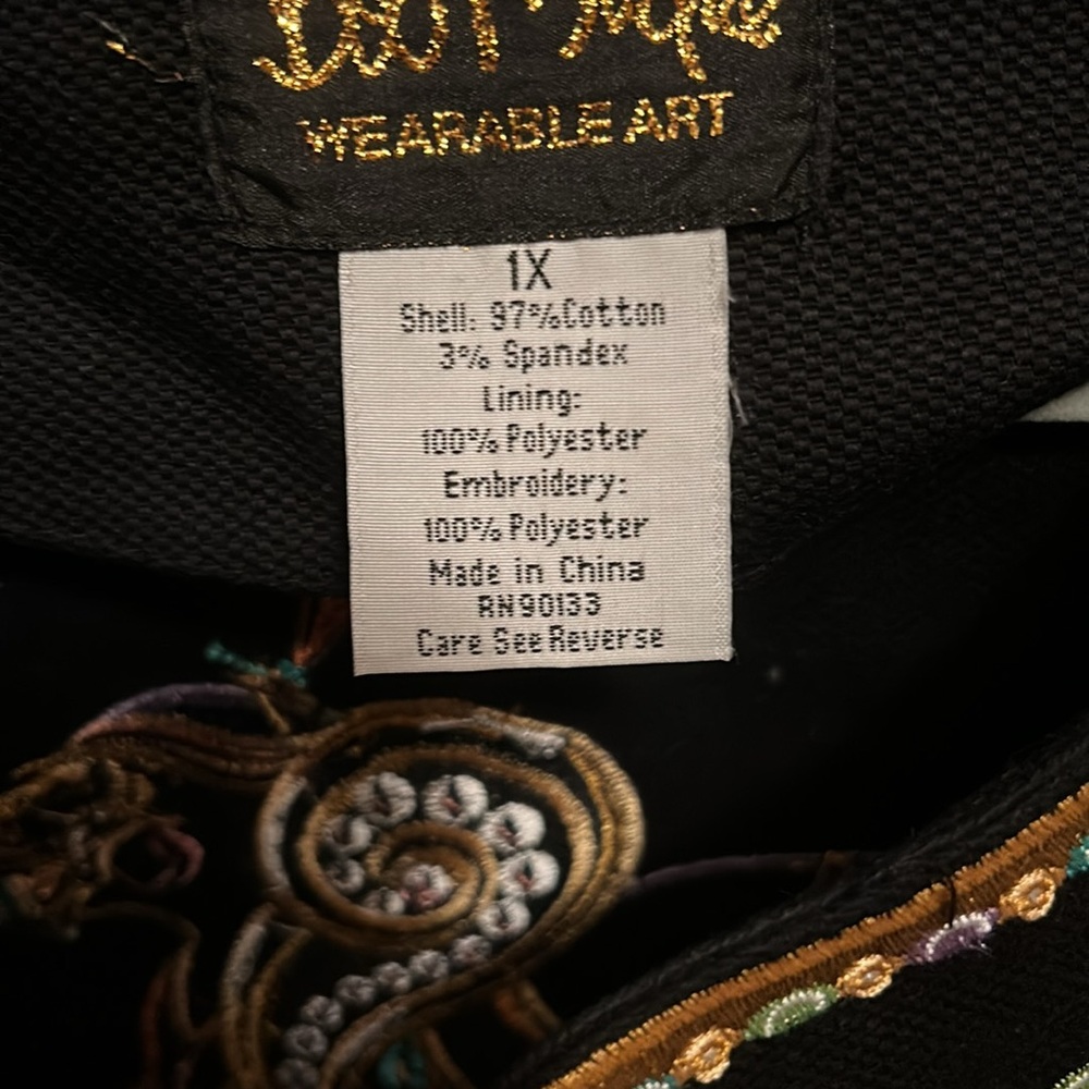 Bob Mackie, wearable art elephant, jacket 1X. Beautiful details, gold buttons, - Picture 13 of 14